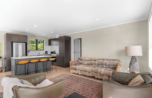 Mangawhai House | The Olive Hut - Mangawhai Holiday Home