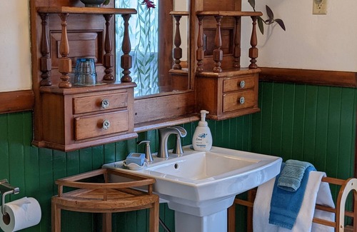 Brattleboro Bed & Breakfast | The One Cat B&B