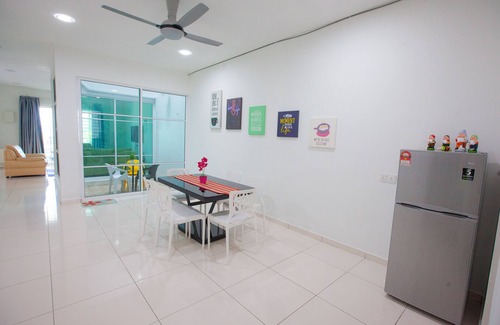 Kuah House | *THE ONLY SEA VIEW IN TOWN*