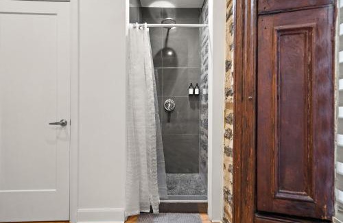 Latin Quarter Apartment | The Ontario Loft Suites