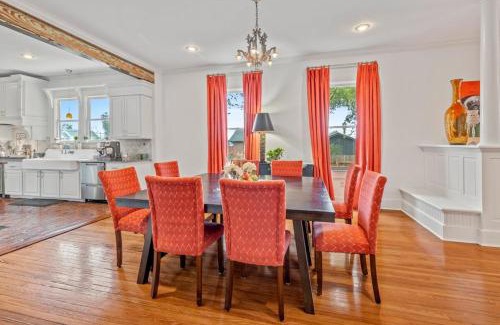 Lake Charles House | The Onyx Bungalow