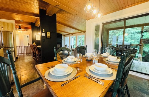 Potton Ski Chalet | The OokPik, Spa, Lake, Firepit
