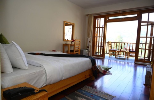 New Manali Hotel | The Orange Room- Soulful Abodes, Manali