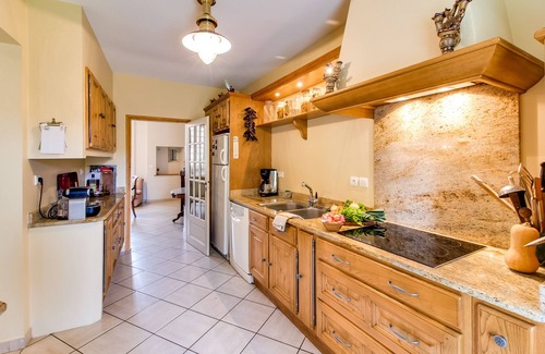 Cassagne House | The Ostal Cassinia cottage