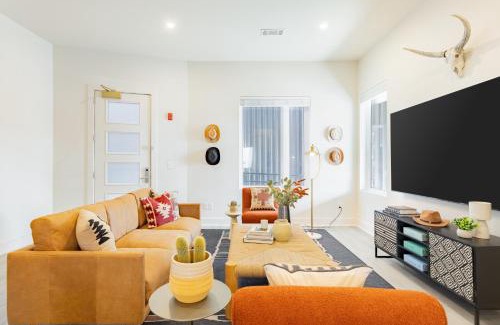Five Points House | The Outrider by AvantStay Chic Stay Close to Broadway