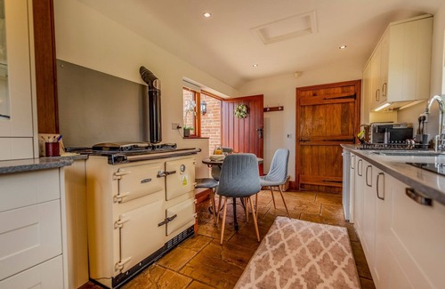 Newport House | The Owl House With Hot Tub | Pass The Keys