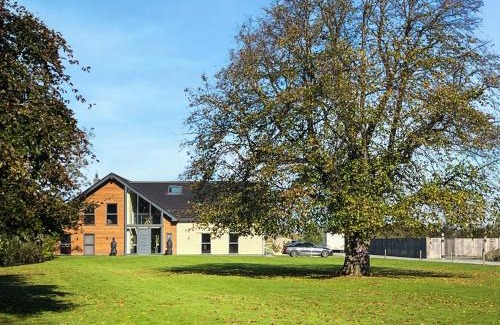 Grimsby House | The Paddocks Retreat