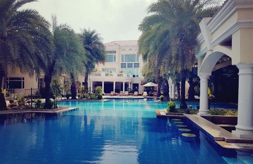 Sushant Lok Resort | The Palms Town & Country Club - Resort