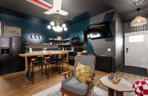 Shiloh Apartment | The PanAm Flat - 2bed/2bath next to hospitals & Scott AFB