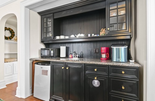 Springfield Hotel | The Pasfield House - Historic Mansion: The Nest