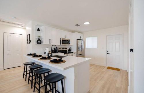 Homestead Villa | The Pass Through Brand New 2 - 1 Modern Villa