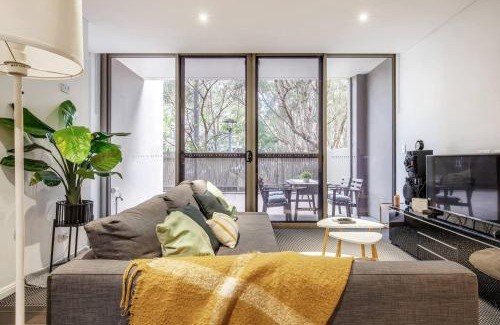 Zetland Apartment | 'The Patio' Live like a Local in Spacious Comfort