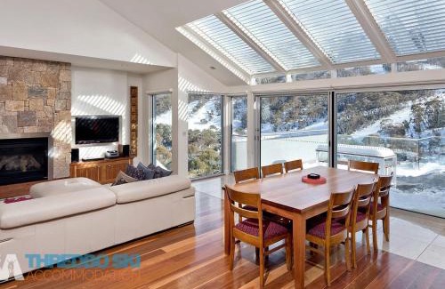 Thredbo Ski Chalet | The Peak Penthouse 8