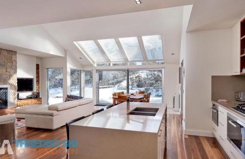 Thredbo Ski Chalet | The Peak Penthouse 8
