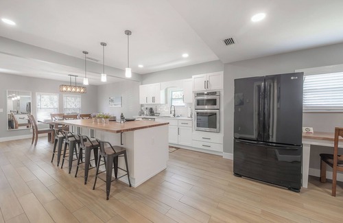 Sun Bay South House | The Pearl Cottage 2b/1R w King 🛏 & FAST WIFI