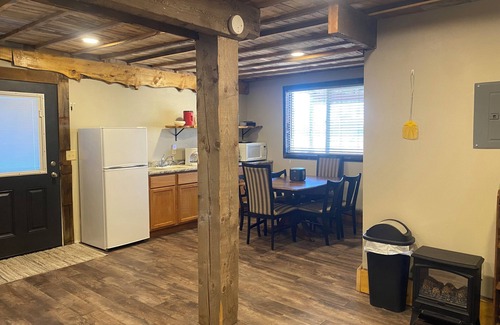 Luverne House | The Pedaler's Rest Retreat - Lakeside Tiny Home for 8 guests