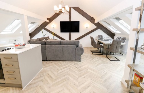 Boroughbridge Cottage | THE PENTHOUSE, pet friendly, with a garden in Boroughbridge