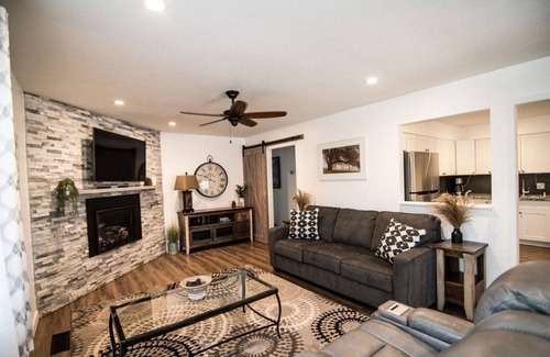Y Area House | The Perfect Mountain Escape with Hot Tub