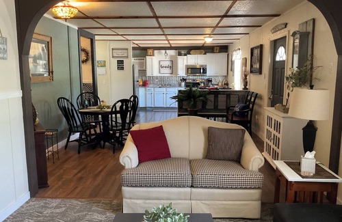 Newton County House | The picket fence nNana's big dreamn3 beds-2 bedrooms -privacy patio deck