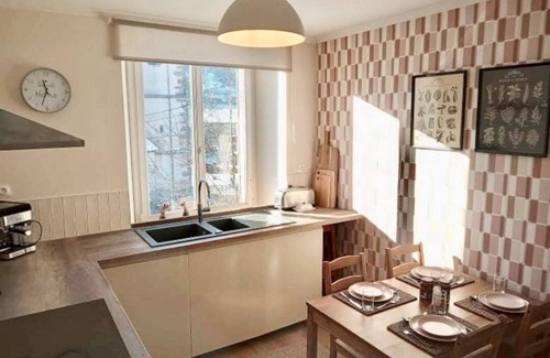 Rochesson Apartment | The pink door
