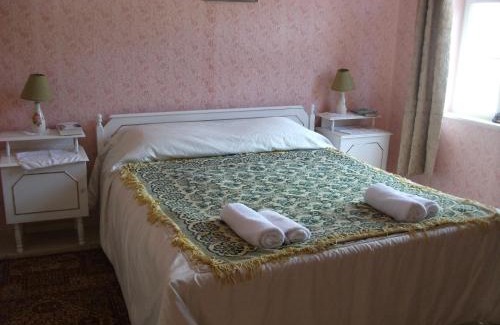 Polkovnik Serafimovo House | The Pink House