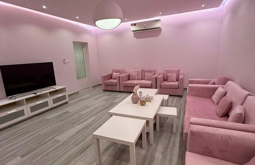 Al Rahba House | The pink private swimming pool chalet & villa