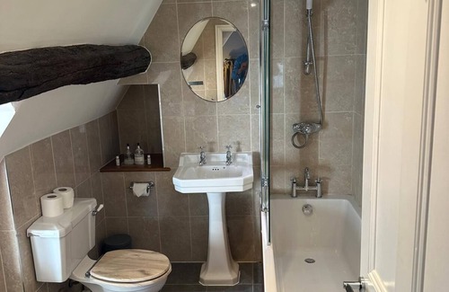 Cold Aston Bed & Breakfast | The Plough Bed and Breakfast