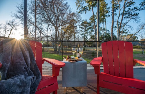 Willis Cabin | The Point: 2 mins to Lake Conroe! Rooftop deck, Heated Pool, Fire Pit