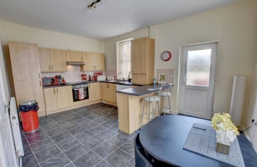 Burnley House | The Pomfret House, Perfect Guest Villa of Burnley