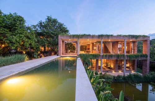 Banjartegehe Villa | The Pondhouse