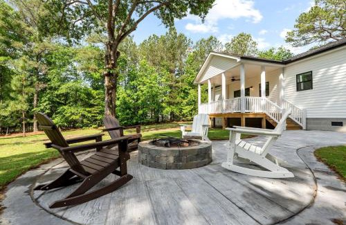 Carthage House | The Porch and Pines Cottage