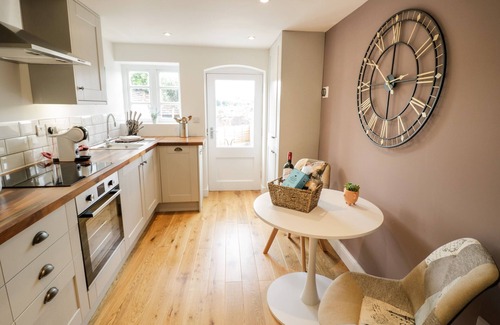 Bridgnorth House | THE POSTAGE STAMP, romantic, character holiday cottage in Bridgnorth
