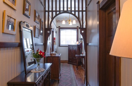 Smithton Bed & Breakfast | The Postmaster Inn Bed and Breakfast - Smithton R2, Free Continental Breakfast