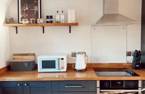 Mathern Cottage | The Potting Shed – A Historic Haven with Modern & Stylish Comforts