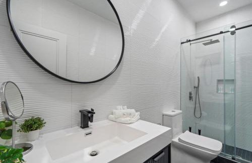 West Bay Shore Villa | The President Mansion Luxurious 7BR Family Retreat