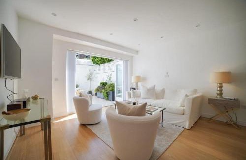 Holland Park Apartment | The Prestigious Residence with Modern Elegance