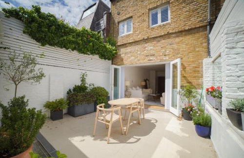 Holland Park Apartment | The Prestigious Residence with Modern Elegance