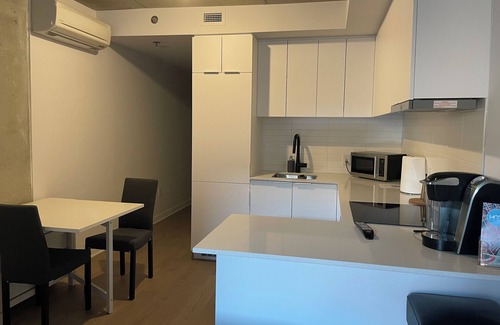 Quartier des Spectacles Apartment | The Princess Elisabeth