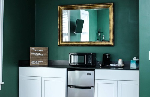 Albion Apartment | The Proctor Room at the Fairhaven Inn