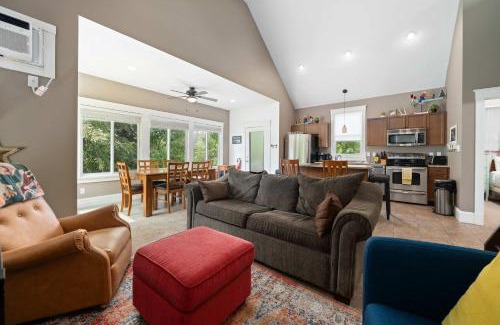 Cherry Valley House | The Pronghorn - 97 Butternut