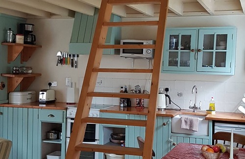 Athy Cottage | The Pump House - cosy farm cottage for two
