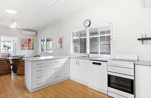Traviston House | The Purple Cottage - Burrum Heads - Walk To Beach -2BR -.