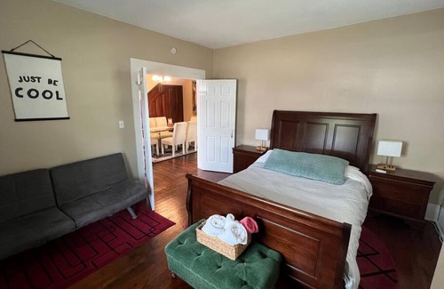 Radford Apartment | The Purple Door apt in the heart of Radford city