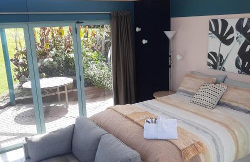 Okitu Apartment | The Quarters Ocean-View Chalet