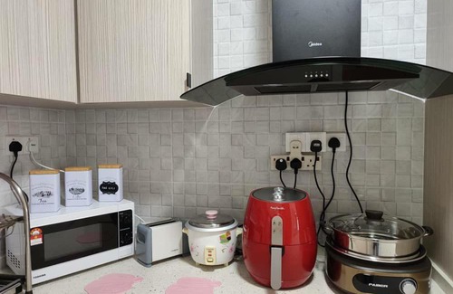 Malacca City Apartment | The Quartz 3 Bedroom Apartment with fully furnish and fully aircond, infinity pool, Corner lot with seaview and city view centre of malacca city