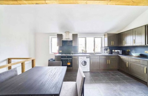Evelyn House | The Quayside Retreat