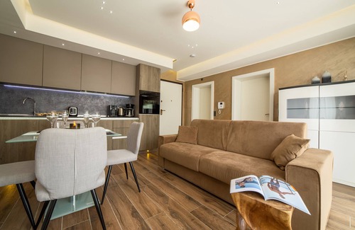 Gare Apartment | The Queen Luxury Apartments - Villa Carlotta