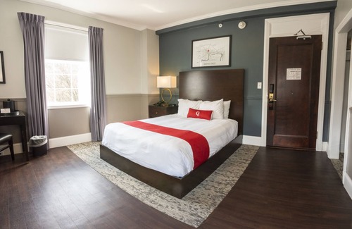 Glens Falls Hotel | The Queensbury Hotel