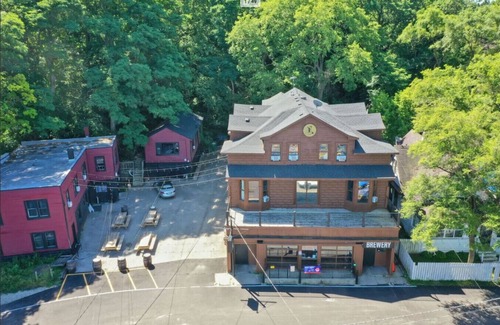 Fox Lake Apartment | The Randolph Hotel Apt 401 with Lakeview