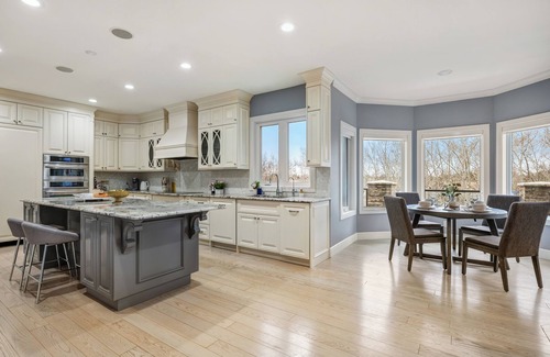 Southwest Calgary House | The Ravine Luxury Retreat